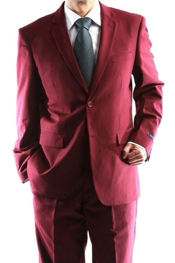 Costume bordeaux basique pour homme deux pièces élégant et intemporel pantalon à devant plat.