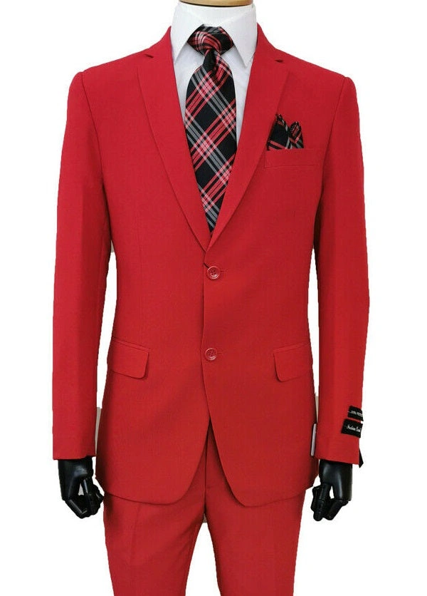 Costume rouge basique pour homme : élégance intemporelle, pantalon plat, un style impeccable.